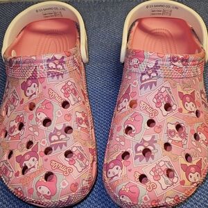 Hello Kitty & Friends Sanrio Adult Classic Crocs w/8-Jibbitzs Size 9W/7M E.U.C.